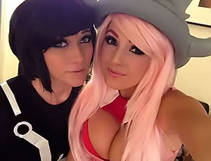 Oversexed Jessica Nigri teases with her beautiful dugs