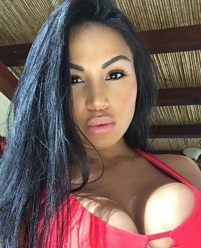 Alluring beauty Dolly Castro strips her incredible knockers