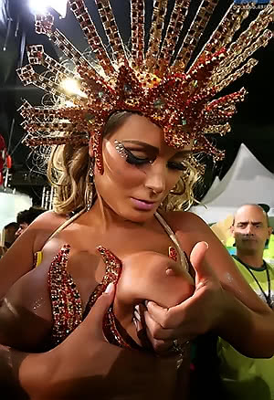 Lovely sweetie Andressa Urach shows superb breasts