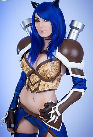 Awesome Jessica Nigri poses and demonstrates her boobs