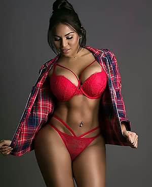 Sexy sweetie Dolly Castro pops out excellent breasts