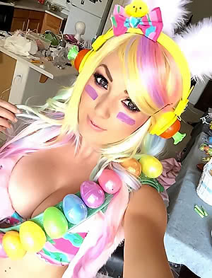 Sexy Jessica Nigri shows her glorious breasts
