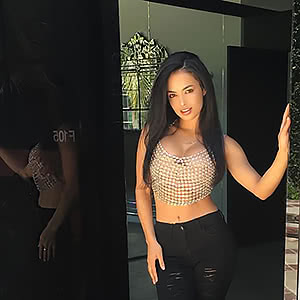 Spicy Franciele Medeiros demonstrates her tits